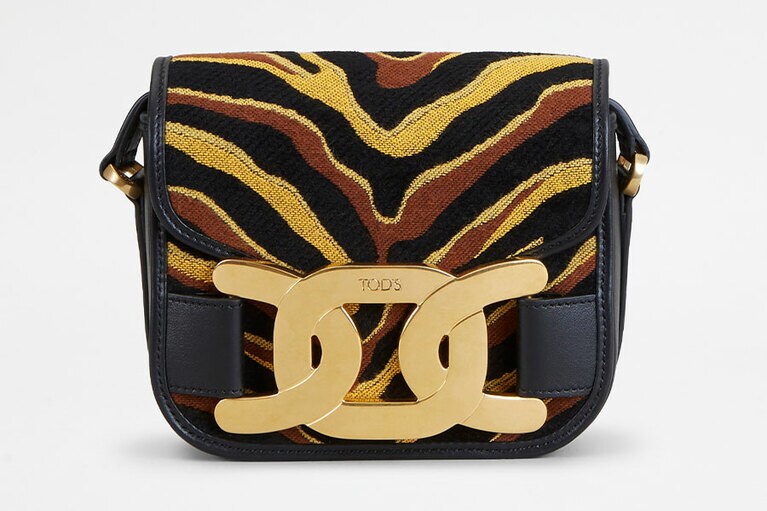 トッズ ケイト バッグ H15×W17×D7.5cm 185,900円。