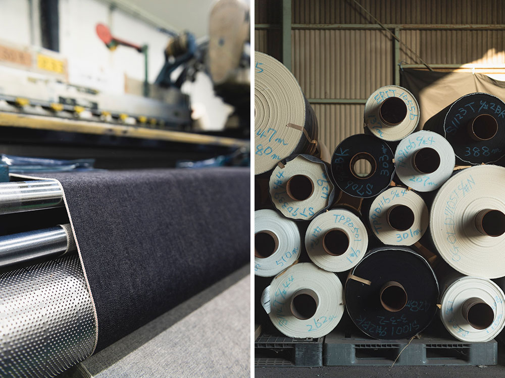左：高速で動く革新織機がメインの中、写真の旧式織機で織られるデニムは生地端に赤や白の色糸が施される。「赤耳」と呼ばれファンも多い。
右：工場で織り上がった様々な生地が積み上げられている。