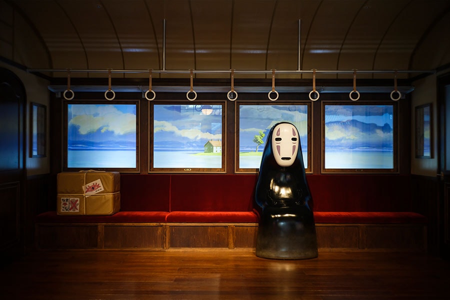 ジブリのなりきり名場面展『千と千尋の神隠し』のコーナー。©Studio Ghibli
