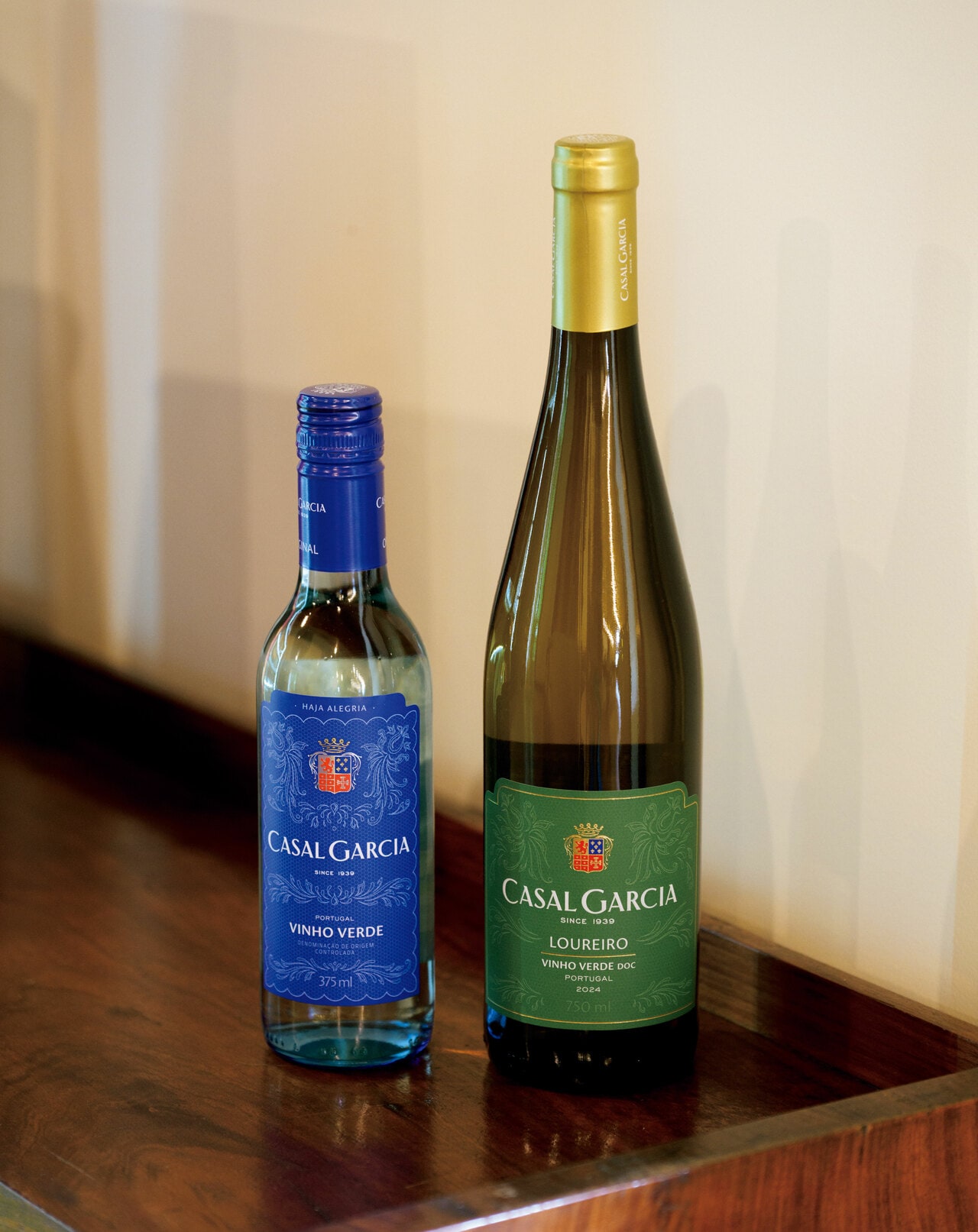 日本でもお馴染みの“カザル・ガルシア”。右から、白ワイン“ロウレイロ”750ml 4.75ユーロ、微発泡ワイン“ブランコ”375ml 3ユーロ。
