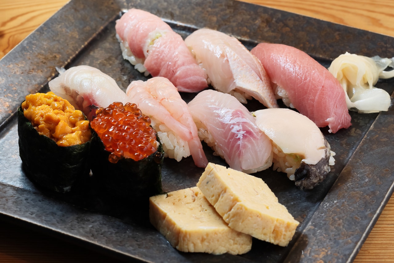 佐渡島といえば、回転寿司「弁慶」。「弁慶の泣き処」はその弁慶の系列店。佐渡の恵みを最後まで味わいつくします。