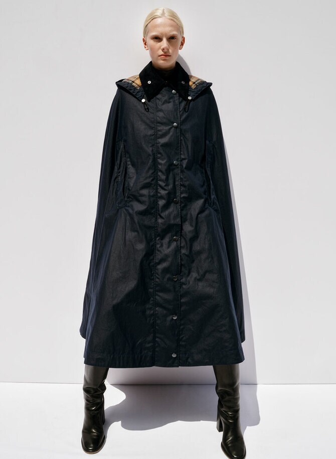 コート 290,400円／クロエ(クロエ カスタマーリレーションズ)