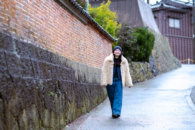 俳優・山田杏奈さんといく、世界遺産の島・佐渡島。雪景色の北沢浮遊選鉱場は神秘的な風景【通いたくなる島、佐渡】