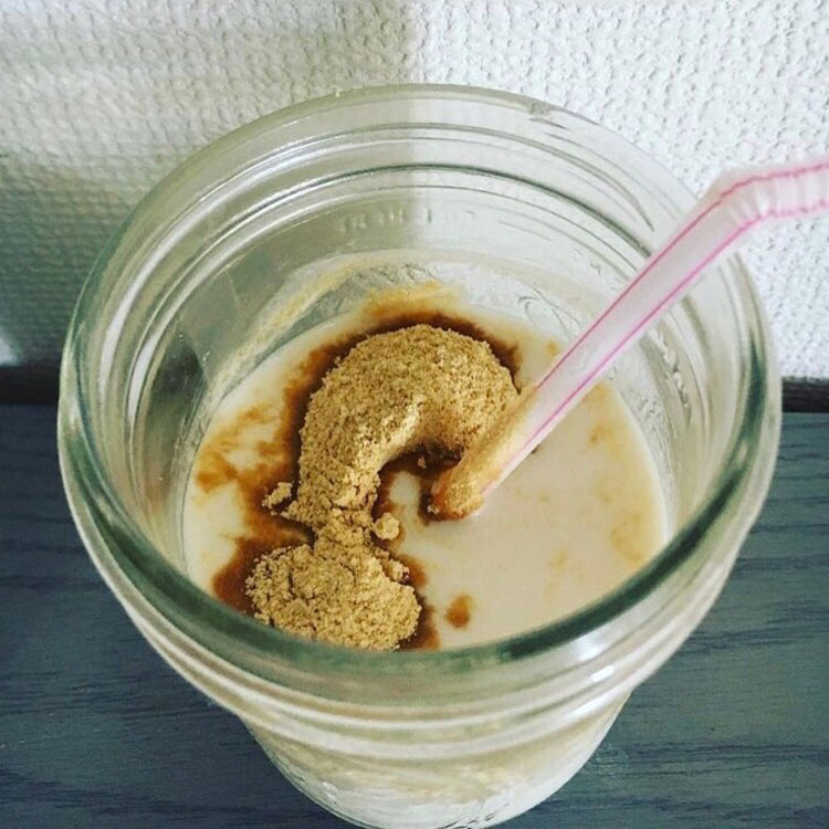 ヨーグルト甘酒ドリンク＋きなこ。