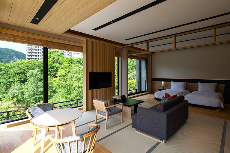 定山渓の眺望が素晴らしい客室は、すべてスイート仕様。
