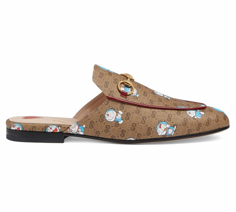 スリッパシューズ 92,000円。©Fujiko-Pro