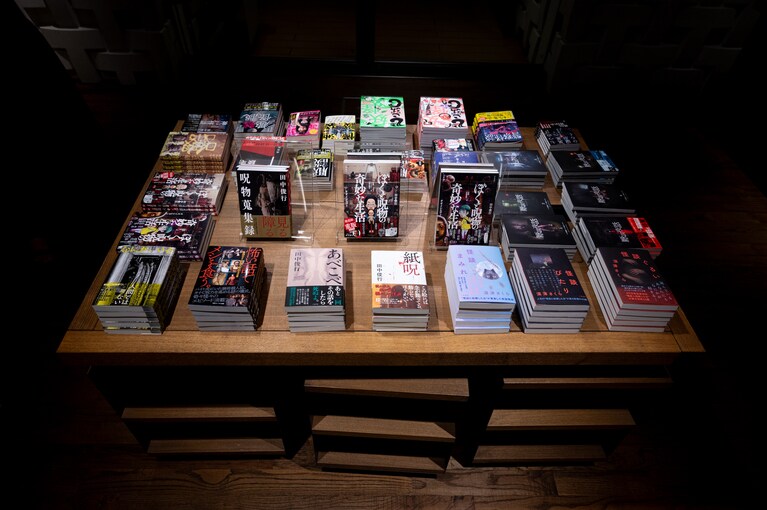 出演者の皆さんの著書や関連本がズラリ。