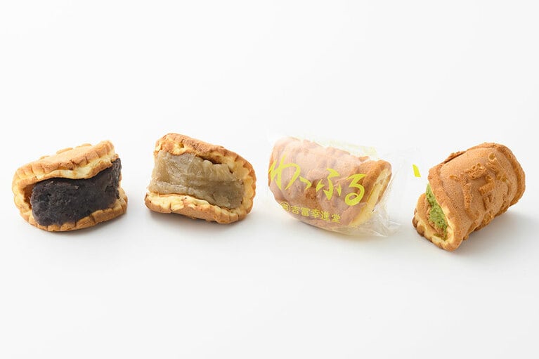 わっふる 各55g クリーム・粒餡・白餡各150円、抹茶160円／吉冨幸進堂