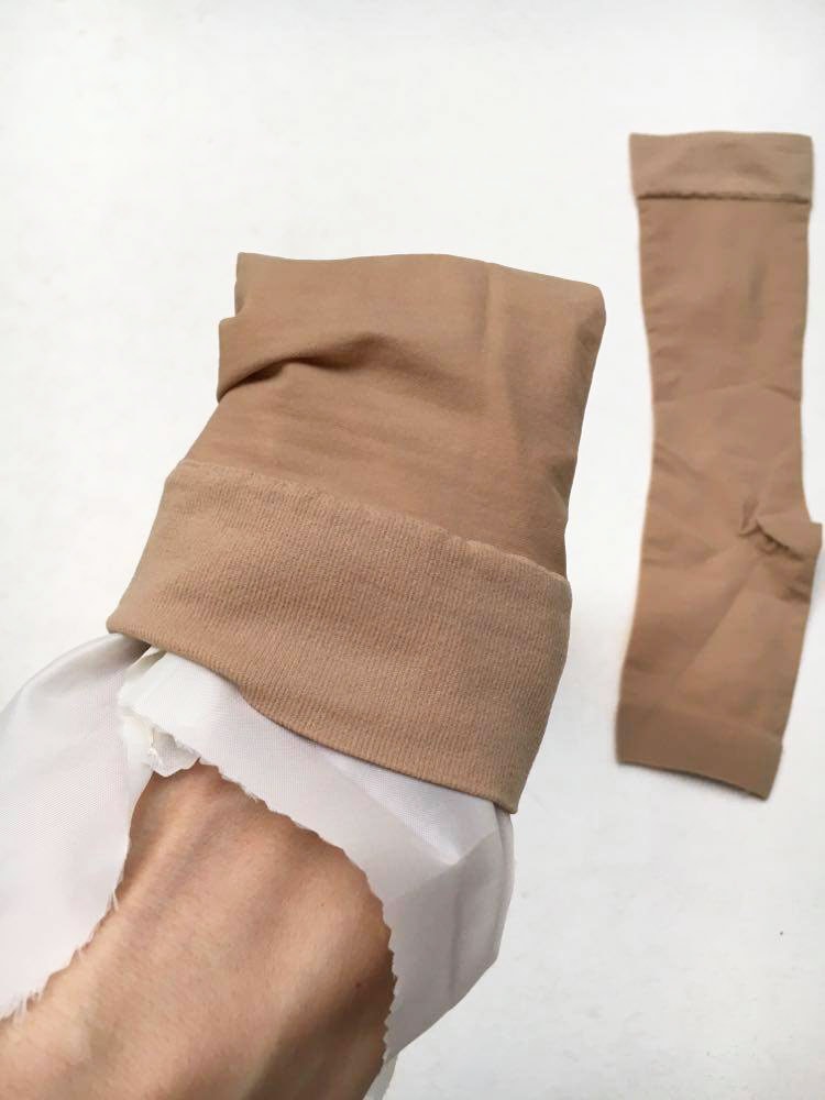 専用のフットスリップを使って履きます。