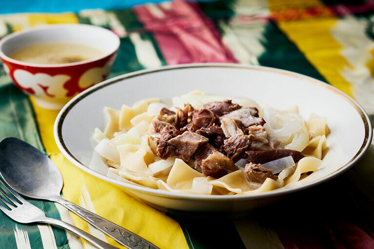 「ラム肉のつけ麺」。カザフスタンの麺料理。