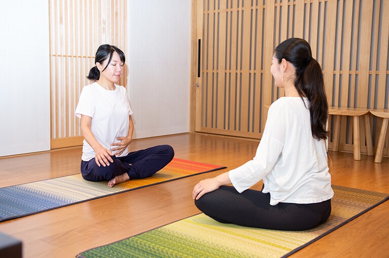 身体を動かすことで、より深呼吸に集中できる。一種のマインドフルネスを実感！