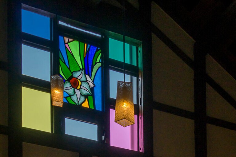 昭和初期に作られたレトロなステンドグラス。