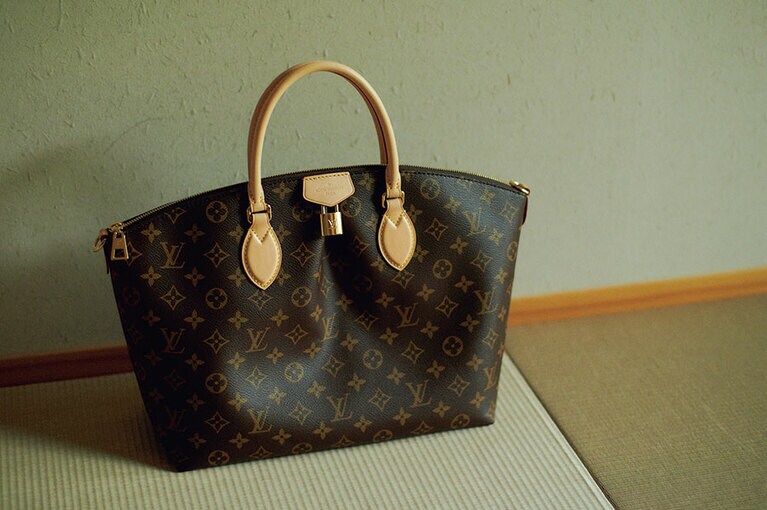バッグ ショルダーストラップ付き H28×W31.5×D16cm 269,500円／ルイ・ヴィトン(ルイ・ヴィトン クライアントサービス)