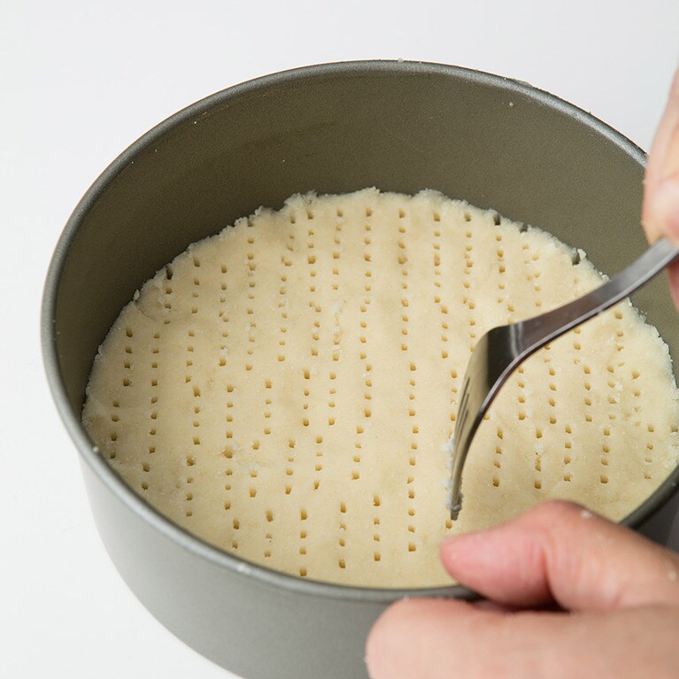 このひと手間で平らに焼き上がります。