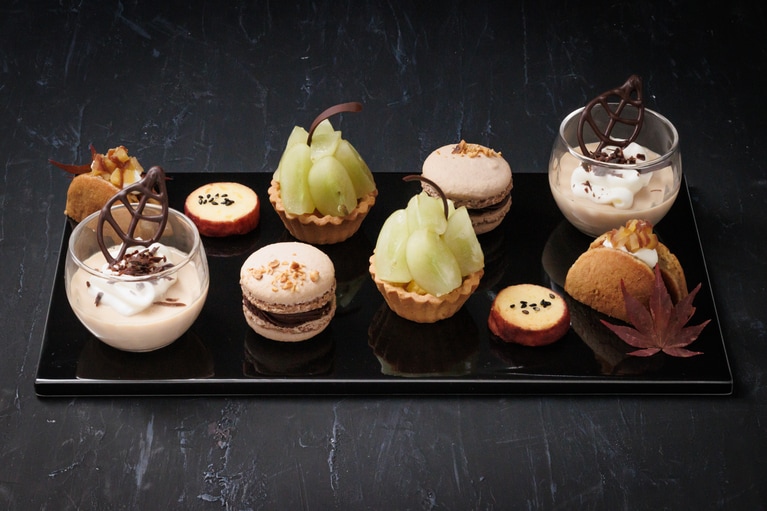 「アフタヌーンティー L'Automne（ロトンヌ）」のイメージ。1名6,800円（ウェルカムドリンク付／税・サ込）。2日前までに要予約。／ザ ロイヤルパークホテル アイコニック 大阪御堂筋
