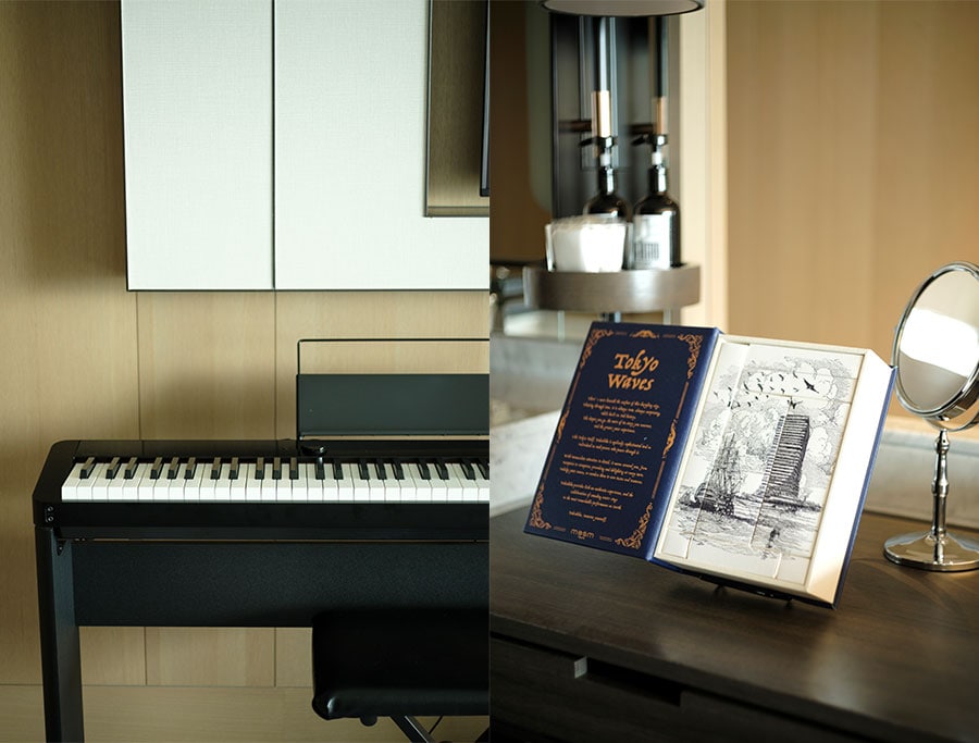 〈写真左〉全客室に配されたCASIOデジタルピアノ “Privia”。〈写真右〉ホテルの徹底した遊び心が感じられる、書物のようなアメニティボックス。