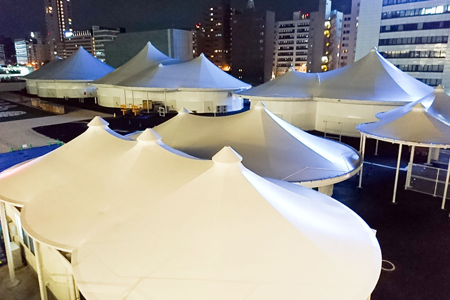 駅前に不思議テントが出没。イベントスペース「Takanawa Gateway Fest」。