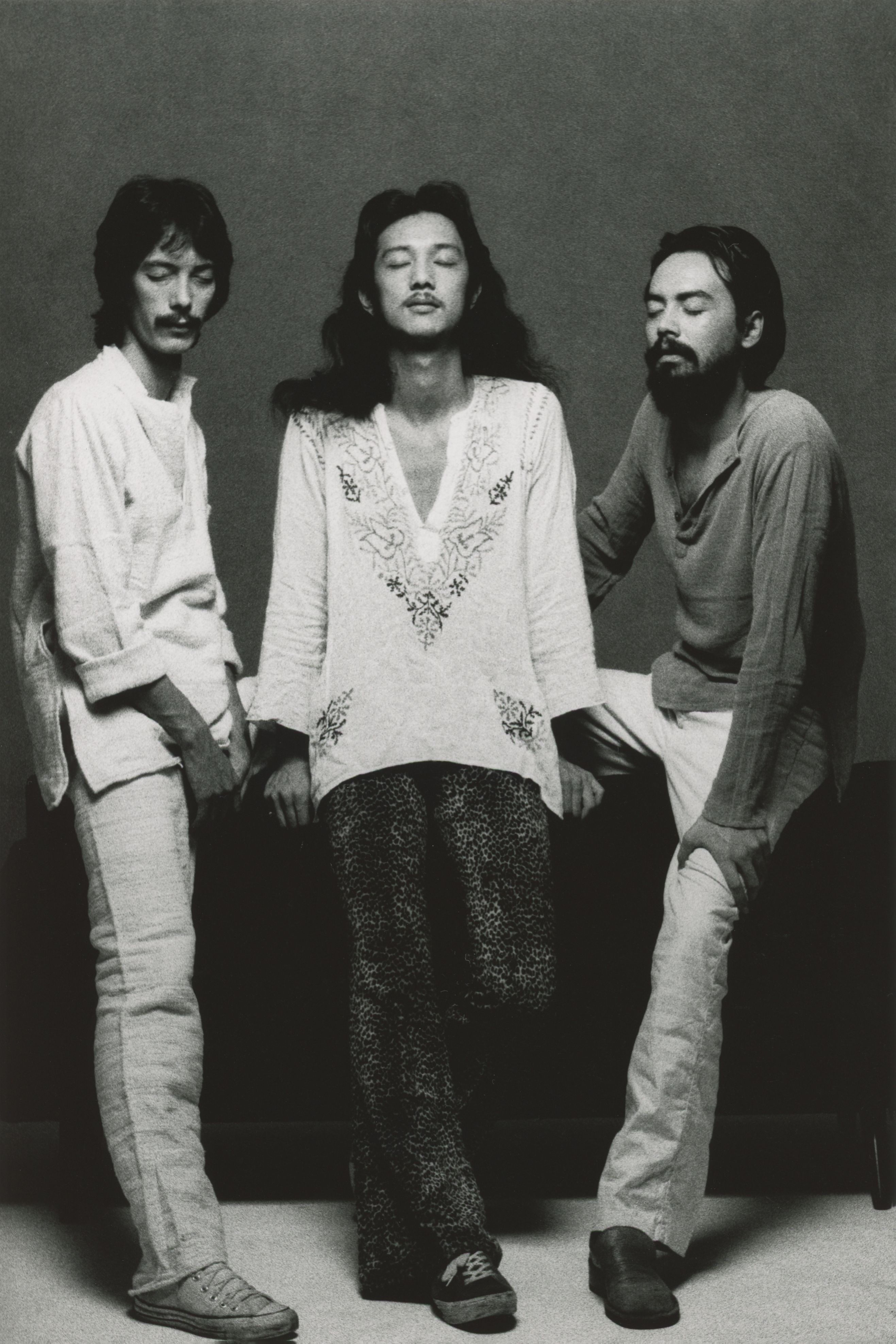 Johnny, Louis & Charは、1978年にジョニー吉長（ds）、ルイズルイス加部（b）、Char（g）が結成したトリオ。翌年日比谷野外音楽堂に1万4000人を集めたフリーコンサートでベールを脱ぎ、その音源が「Free Spirit」としてデビューアルバムになる。1982年にバンド名がPink Cloud へと改称、1994年頃自然消滅　Photo : Tadayuki Naito