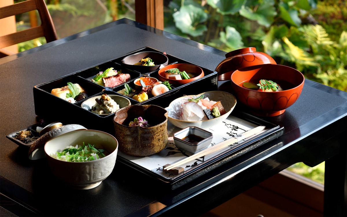 京都の名門料亭 菊乃井 の茶房で 味わえる極上弁当の中身とは 京都で食したい最高の午餐