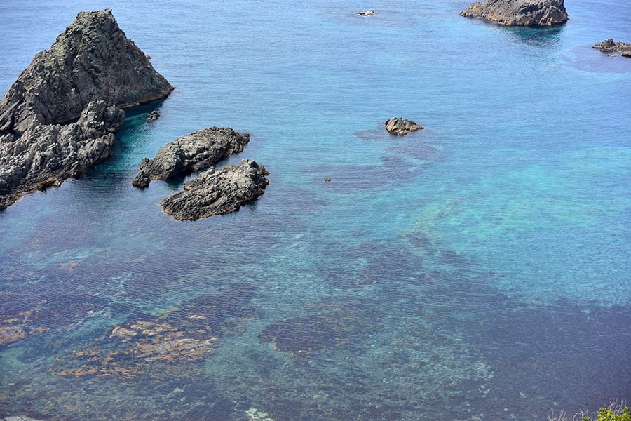 トンネルの向こうには、積丹ブルーの海！