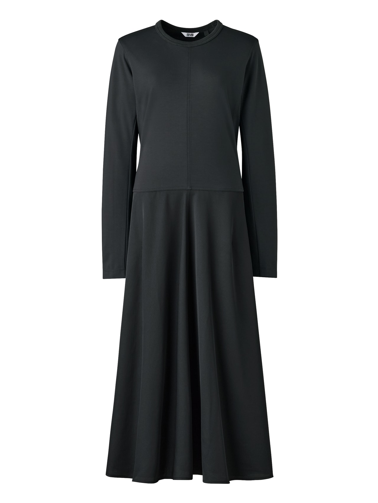 サテンコンビネーションワンピース 4,990円（09 BLACK）。