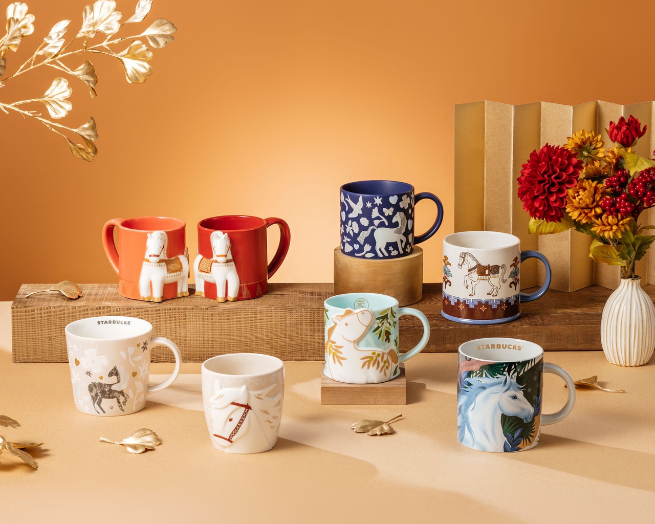 馬をさまざまなスタイルで表現したスターバックスの干支マグカップ。