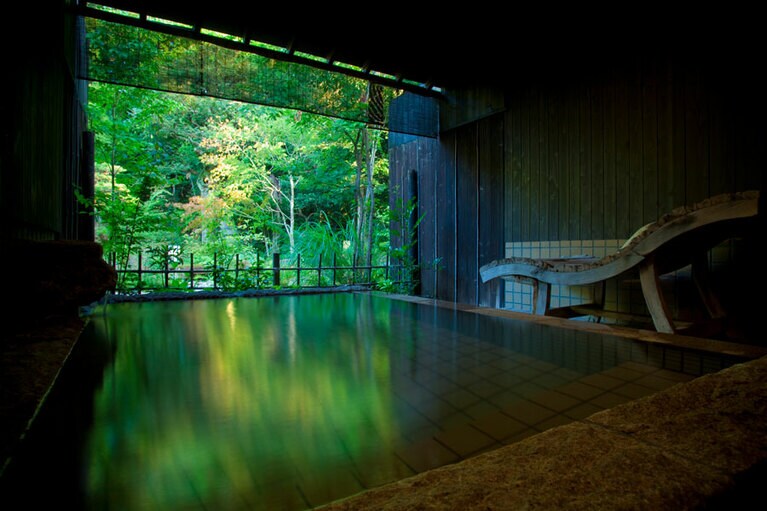 湯宿 草菴［島根／出雲 湯の川温泉］貸切風呂 石風呂。