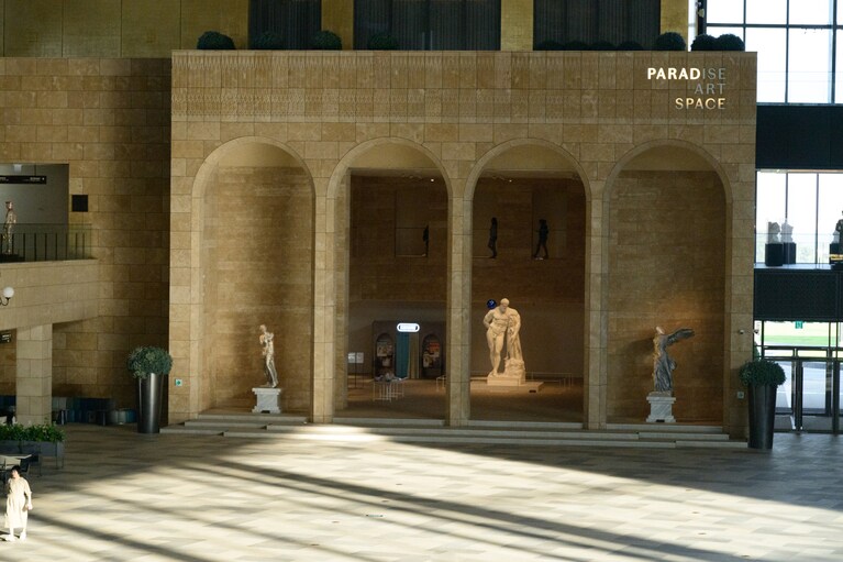 施設内には「PARADISE ART SPACE」と呼ばれるギャラリーも。