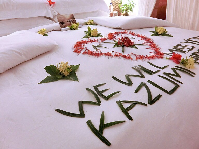 ディナーを終えてヴィラに戻ると、感動のベッドメイキングが。