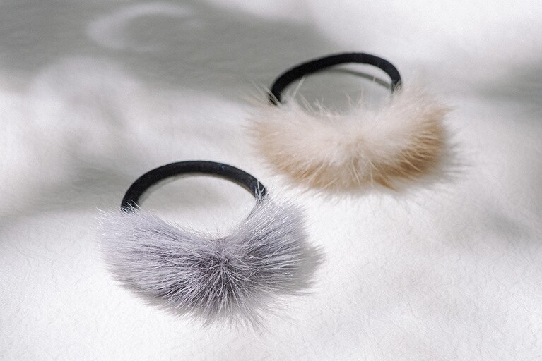 ヘアゴム各100円(100円ショップFLET'S、百圓領事館)。