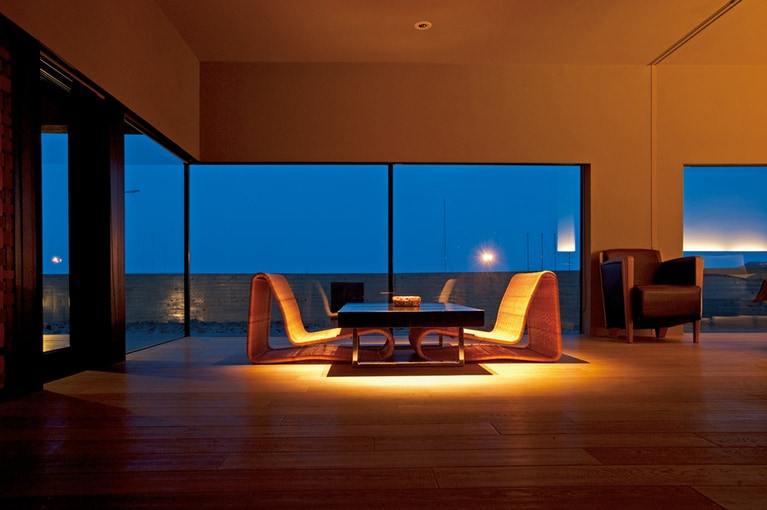 【江差 旅庭 群来】リビング、ベッドルーム、和室からなる平屋建ての全7室。アメニティや館内着にもこだわりが。