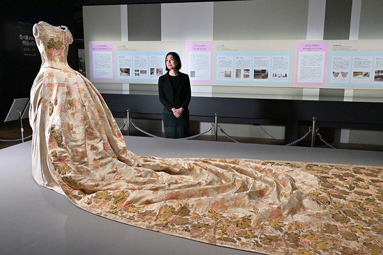 「受け継がれし明治のドレス」展