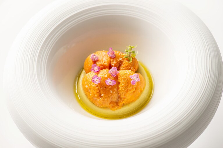 冬は、濃厚で甘みが強いウニを使った料理が楽しみ。