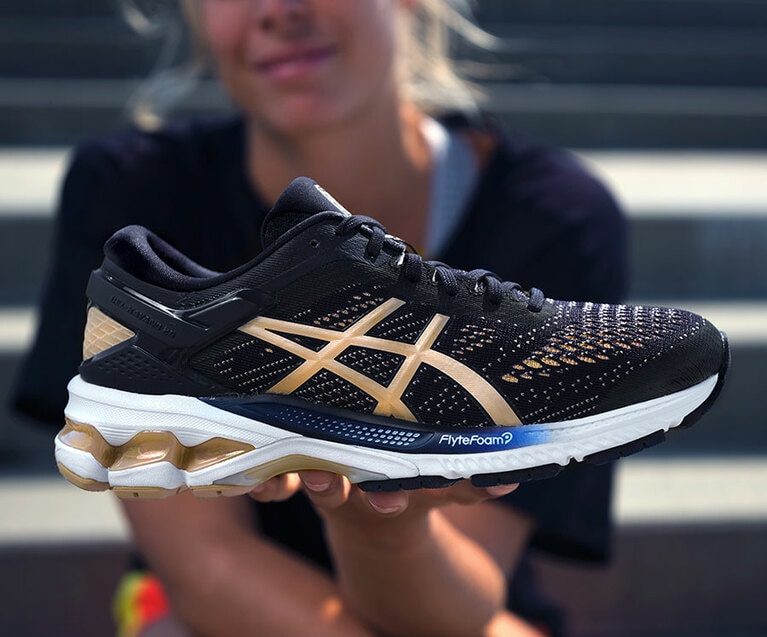 GEL-KAYANO 26。しっかりと足をつつみ、高いクッション性で着地時の足への負担を軽減してくれる。“最強市民ランナー”の川内優輝さんも愛用しているそう。