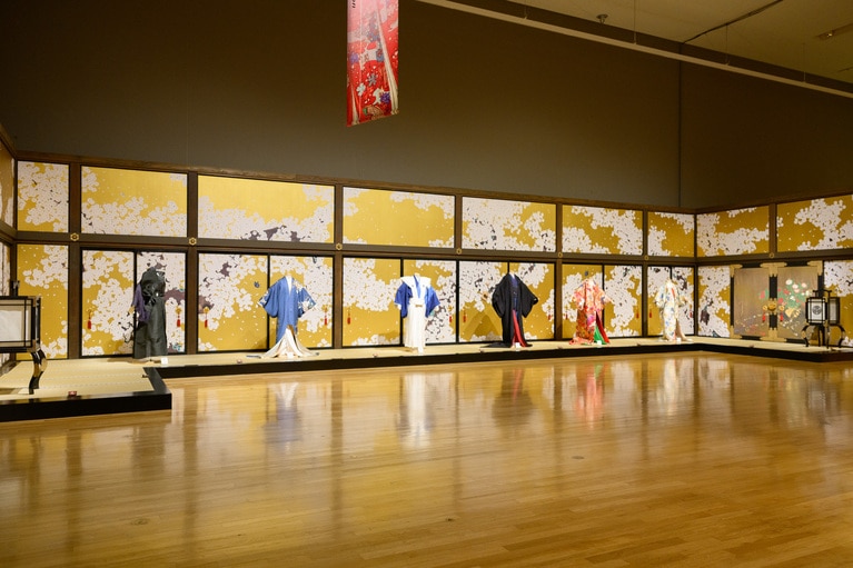 NHKドラマ10『大奥』で実際に使われた衣装と御鈴廊下のセット。