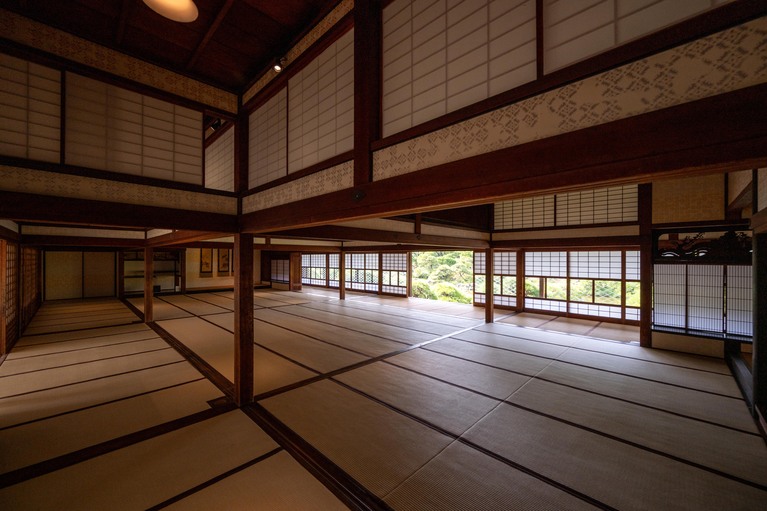 天井、欄間、柱の1本まで洗練された美しさ。