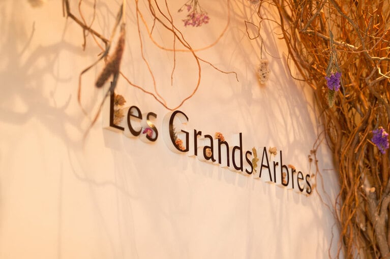 Les Grands Arbres＝大きな木、の意味。