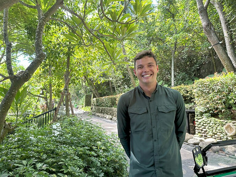 ガイドと敷地内をめぐるネイチャーツアー