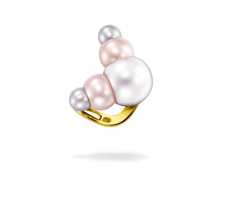 トリブルパール イヤーカフE4321(イエローゴールド、淡水真珠)396,000円。