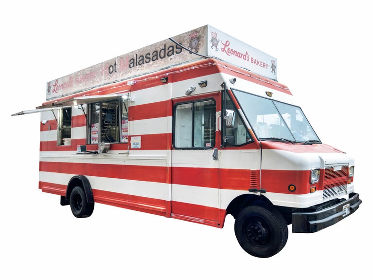 旅のはじまりも終わりも名作マラサダとともに。カラフルな車体。