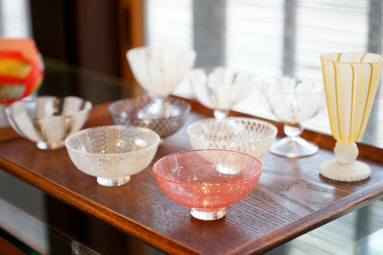 同じ岩瀬地区の「満寿泉」の日本酒を注ぎたくなる美しいお猪口。