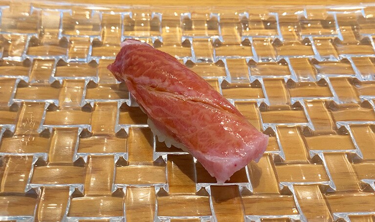 とろけるような中トロ。