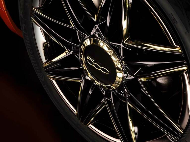 スターがきらめくホイールリム。