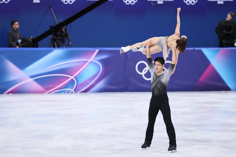 今年2月のミラノ・コルティナ五輪。フリーの演技終了後、拳を高く突き上げる三浦。Kaoru Watanabe/JMPA