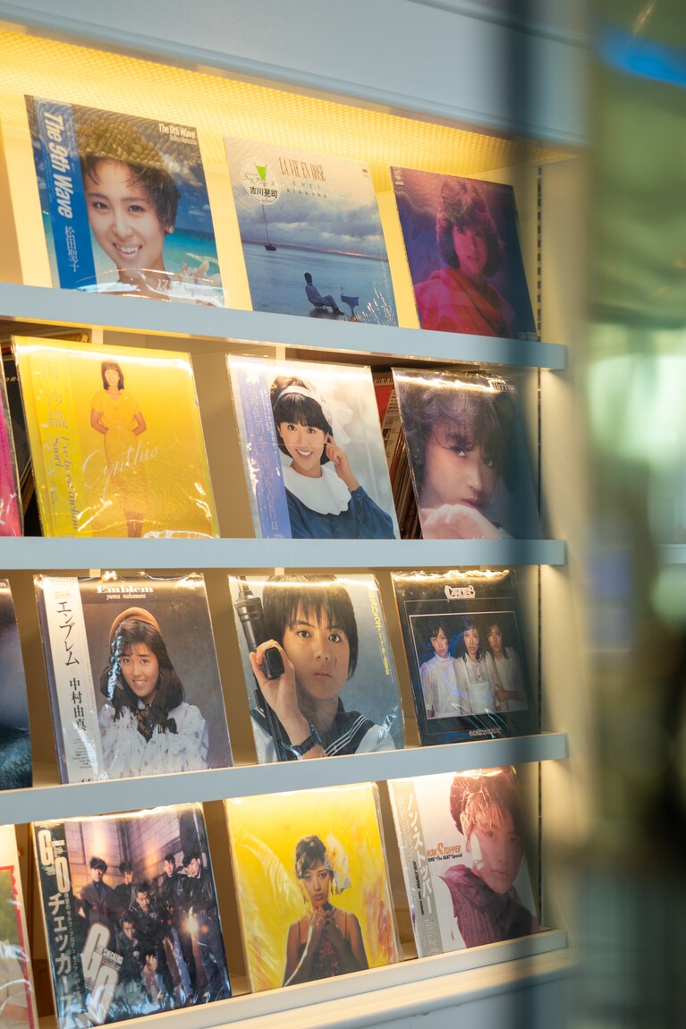 昭和を代表するアイドルのレコードが圧巻のラインナップ！