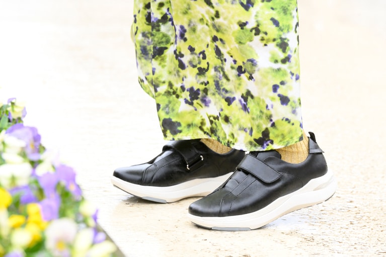 安藤さんが「歩くことの楽しさを感じさせてくれた」という「PEDALA RIDEWALK」。「高知でもどんどん履いて歩きたいです。そうだ、今度母にもプレゼントしようかな。きっと喜んでくれると思います」