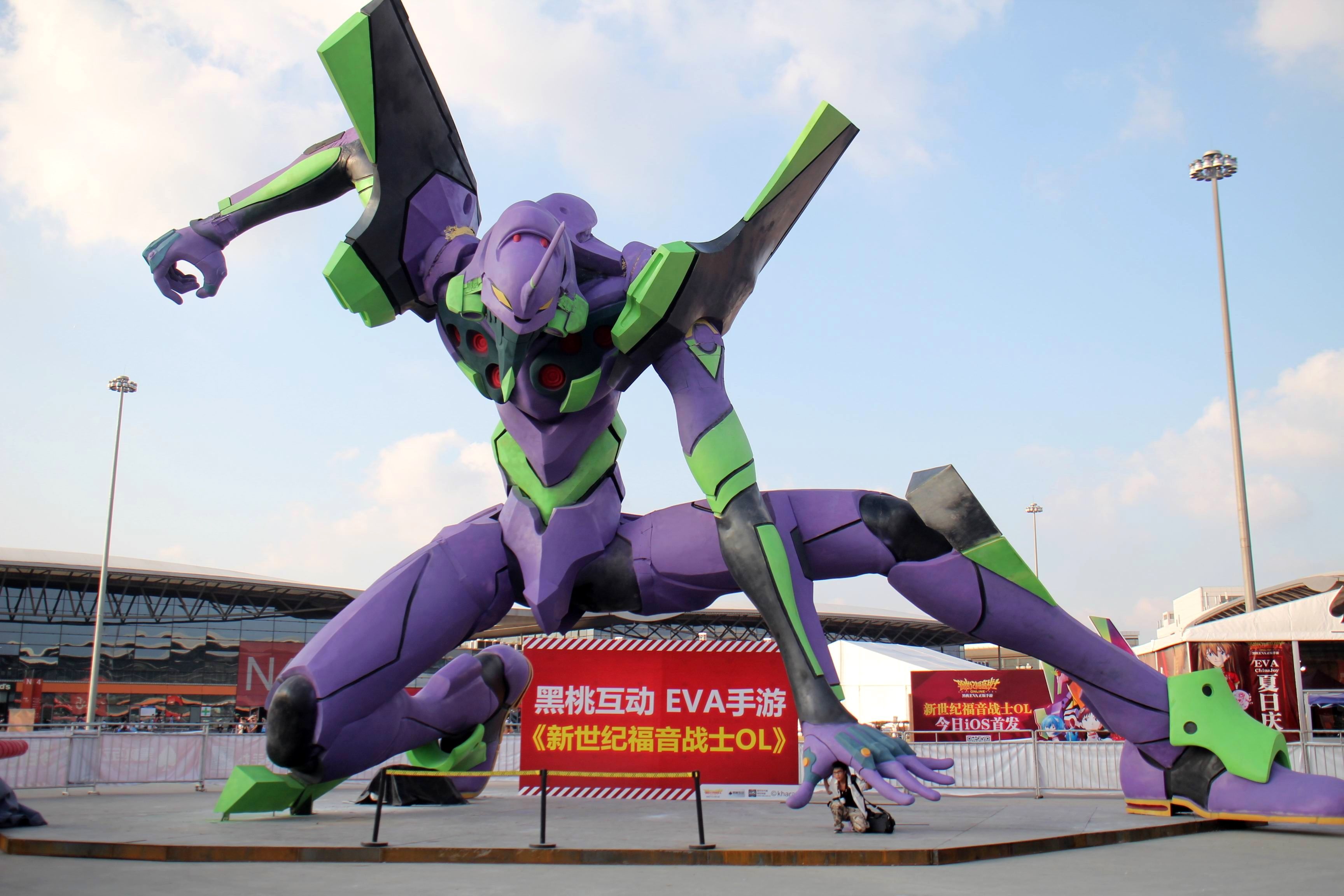 2016年、上海で開催されたイベントに展示された際のエヴァンゲリオン像　©時事通信社