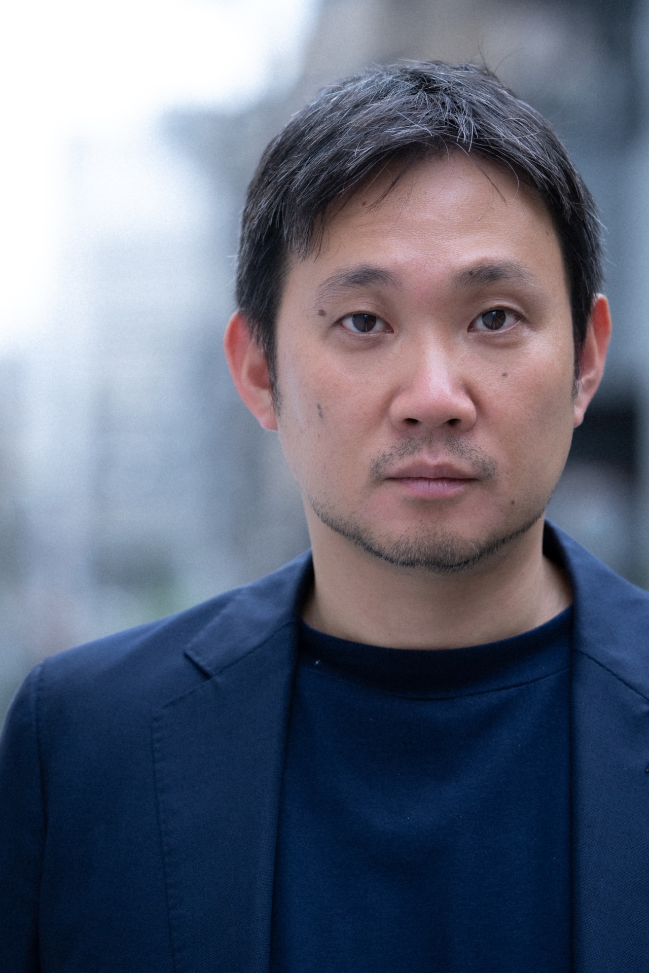 濱口竜介監督。
