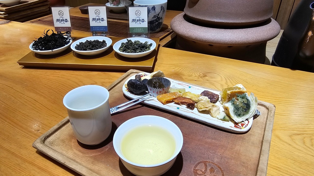 茶席体験は予約するのがベター。飲み比べをすると、自身の好みを理解できます。