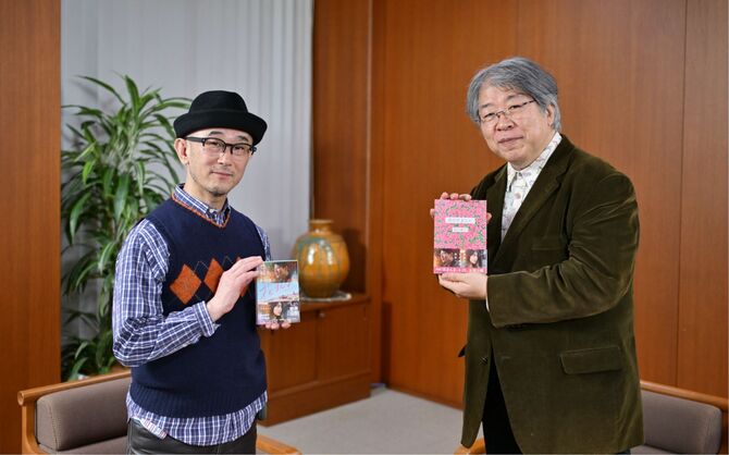 前田哲監督(左)と朱川湊人さん(右)